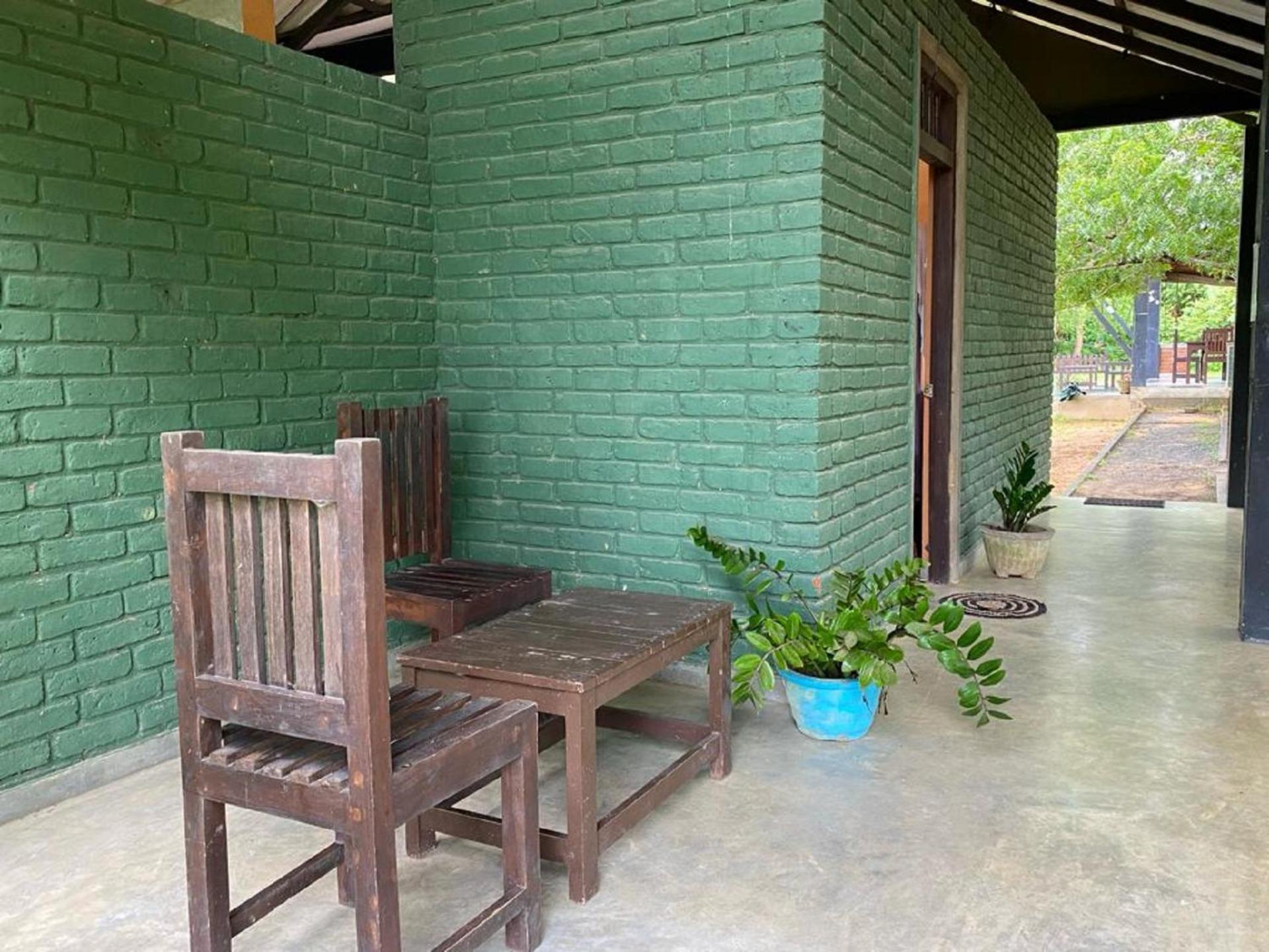 Yala Ying Yang Hostel & Camping Exterior photo